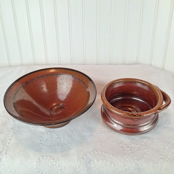 2 Art Pottery Bowls - One Signed - Picture 2 of 8